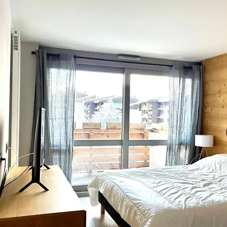 Modern At The Foot Of The Slopes In *